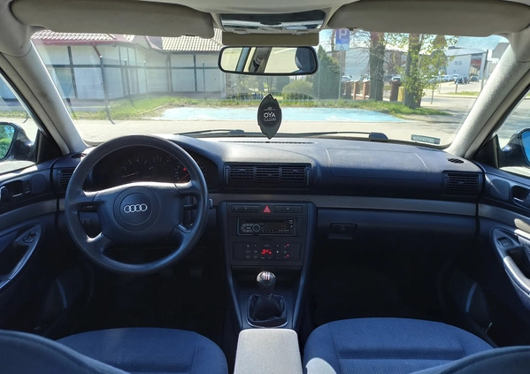 Audi A4 cena 8700 przebieg: 187635, rok produkcji 1999 z Dęblin małe 191